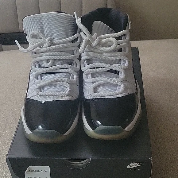 Jordan Retro 11 - Picture 2 of 6